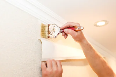 Pose de papier peint à Montmarlon — revêtements muraux et toiles de verre